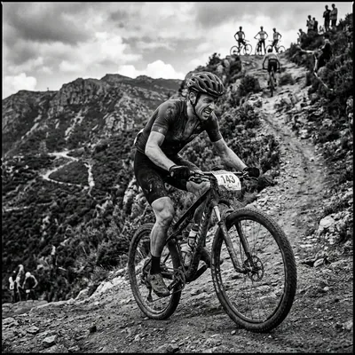 Ciclista sem força na subida